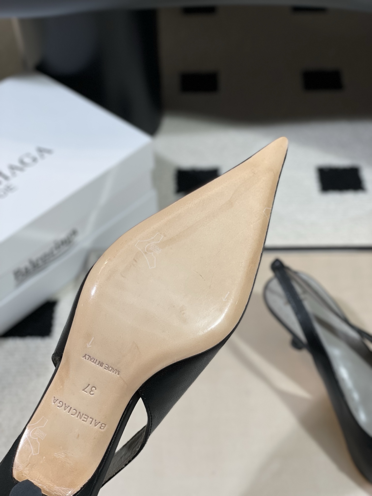 Balenciaga 精緻版 尖頭鉚釘細帶高跟鞋 質感佳百搭 都會輕奢