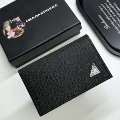Prada 精緻版 三角金屬標誌短夾 百搭質感 都會輕奢