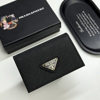 Prada 精緻版 經典金屬LOGO短夾 質感佳 都會輕奢