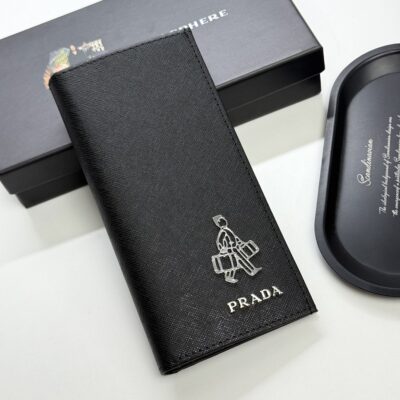 Prada 復刻版 金屬人物徽章長夾 人氣質感 都會輕奢