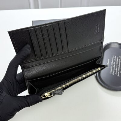 Prada 精品仿製 長夾對折設計 優雅質感 都會輕奢