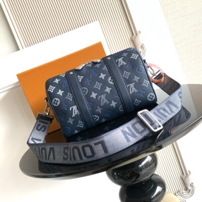 路易威登 精品仿製 Monogram斜背包 百搭潮流設計 街頭時尚 M28617