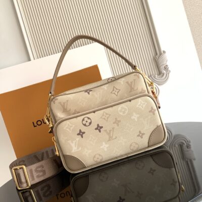 Louis Vuitton 精緻版 Multi Pochette 相機斜背包 清新百搭 日系簡約M29273