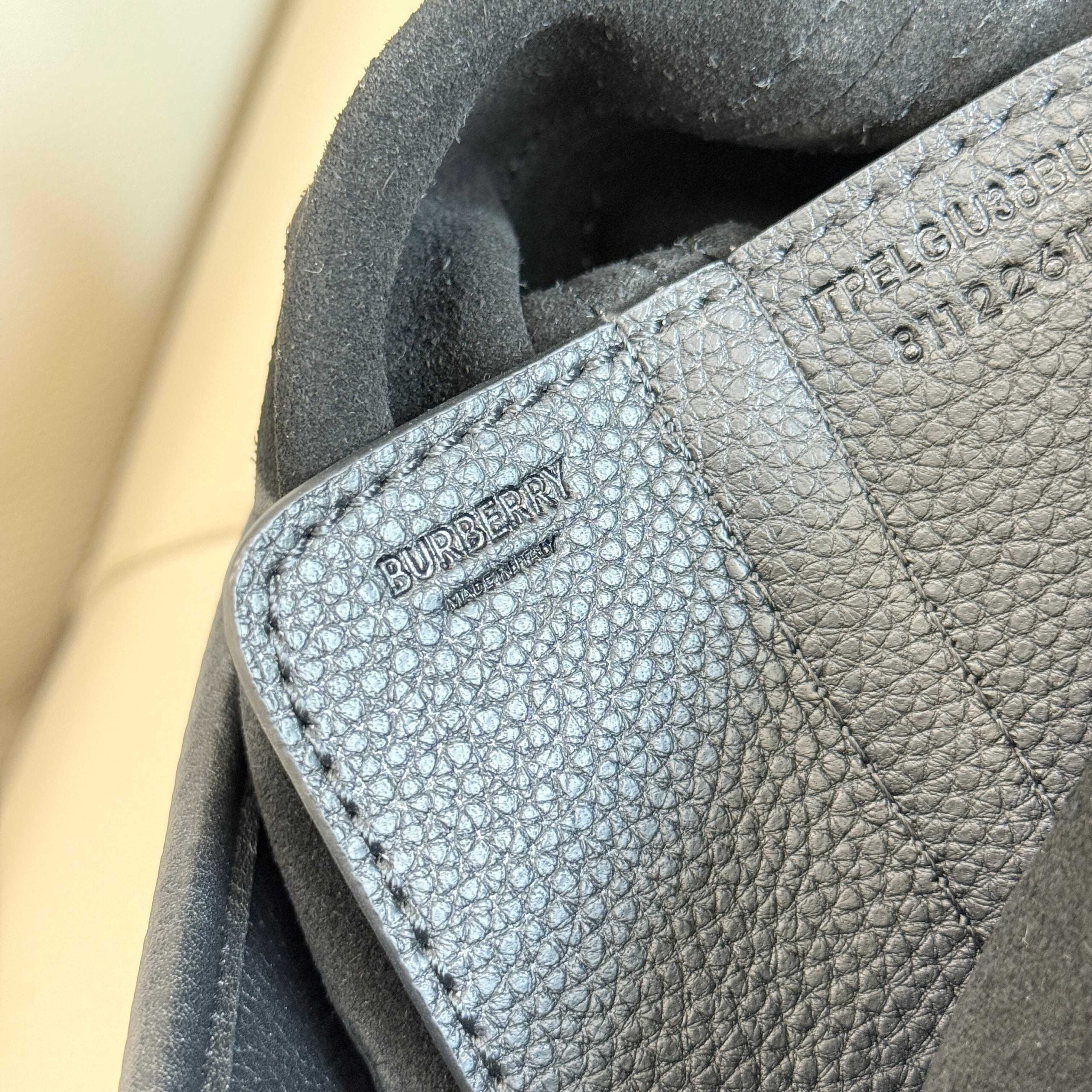 BURBERRY 精緻版 黑色肩背包 百搭限定 質感佳 法式奢華