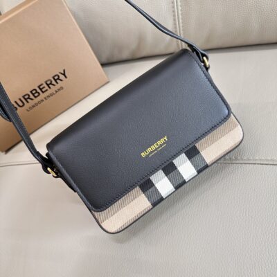 BURBERRY 原單經典翻蓋斜背包 耐看質感佳 都會輕奢風格