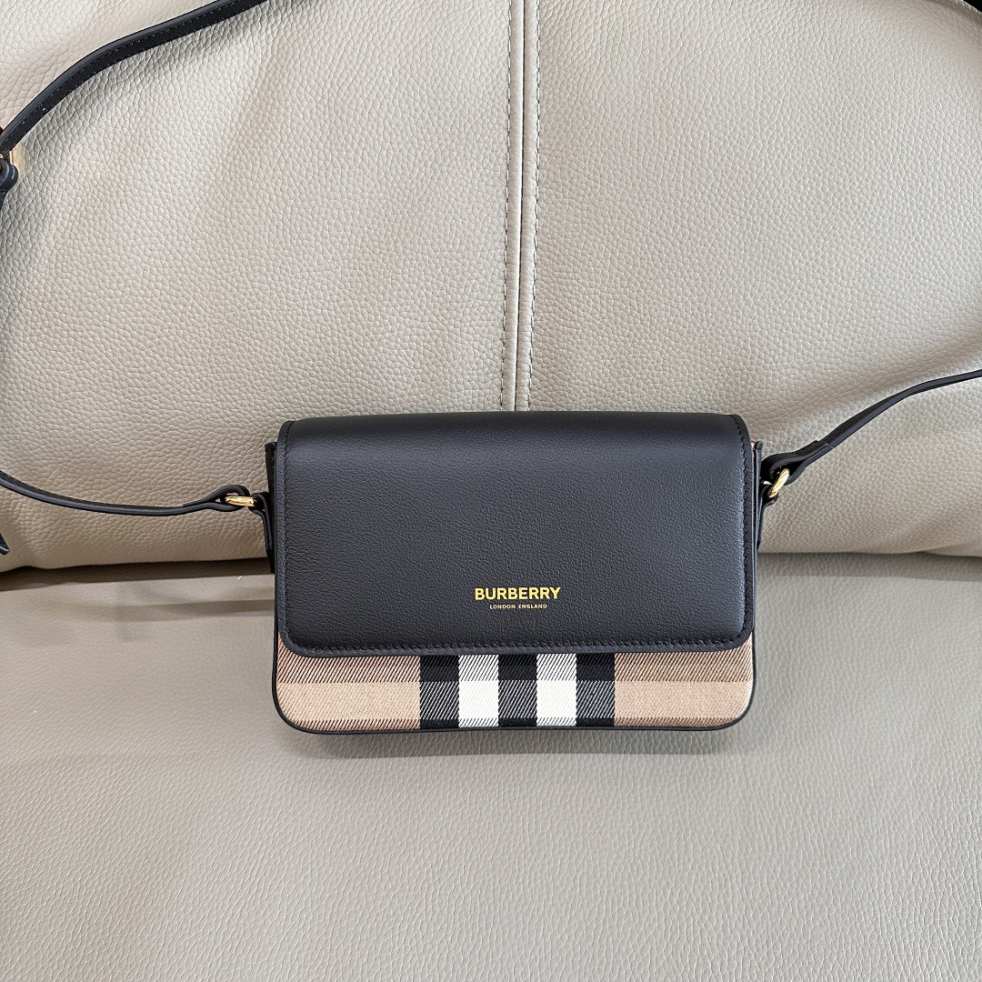BURBERRY 原單經典翻蓋斜背包 耐看質感佳 都會輕奢風格