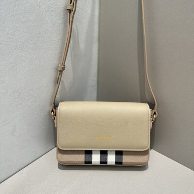BURBERRY 超A貨經典格紋斜背包 百搭人氣款 法式奢華風格