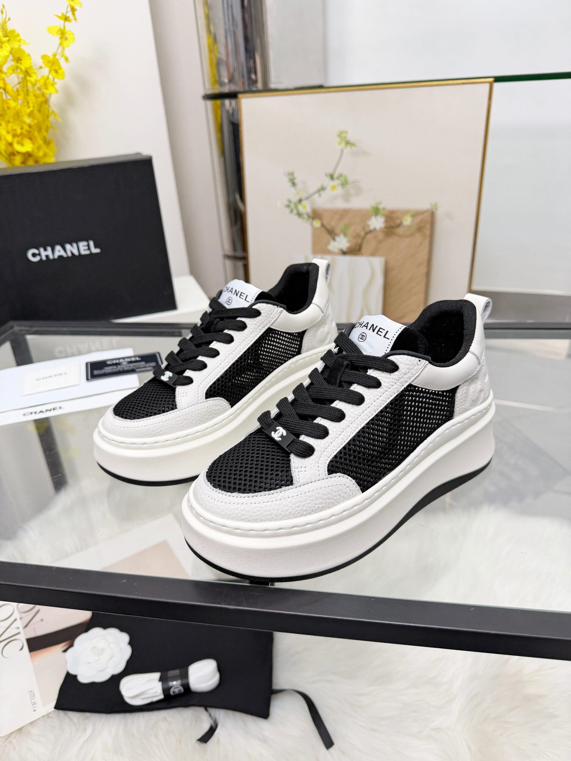 Chanel風格 黑白拼色透氣網布厚底運動鞋 清爽輕量設計 百搭休閒女鞋