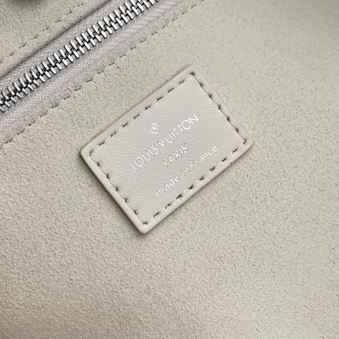 LV 精緻版 CarryAll Cargo Vibe PM 白色羊皮肩背包 優雅 法式奢華