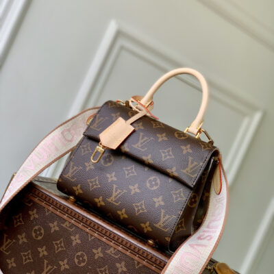 LOUIS VUITTON 精緻版 M13040 手提斜背包 Monogram印花設計 粉色肩帶時尚包款推薦