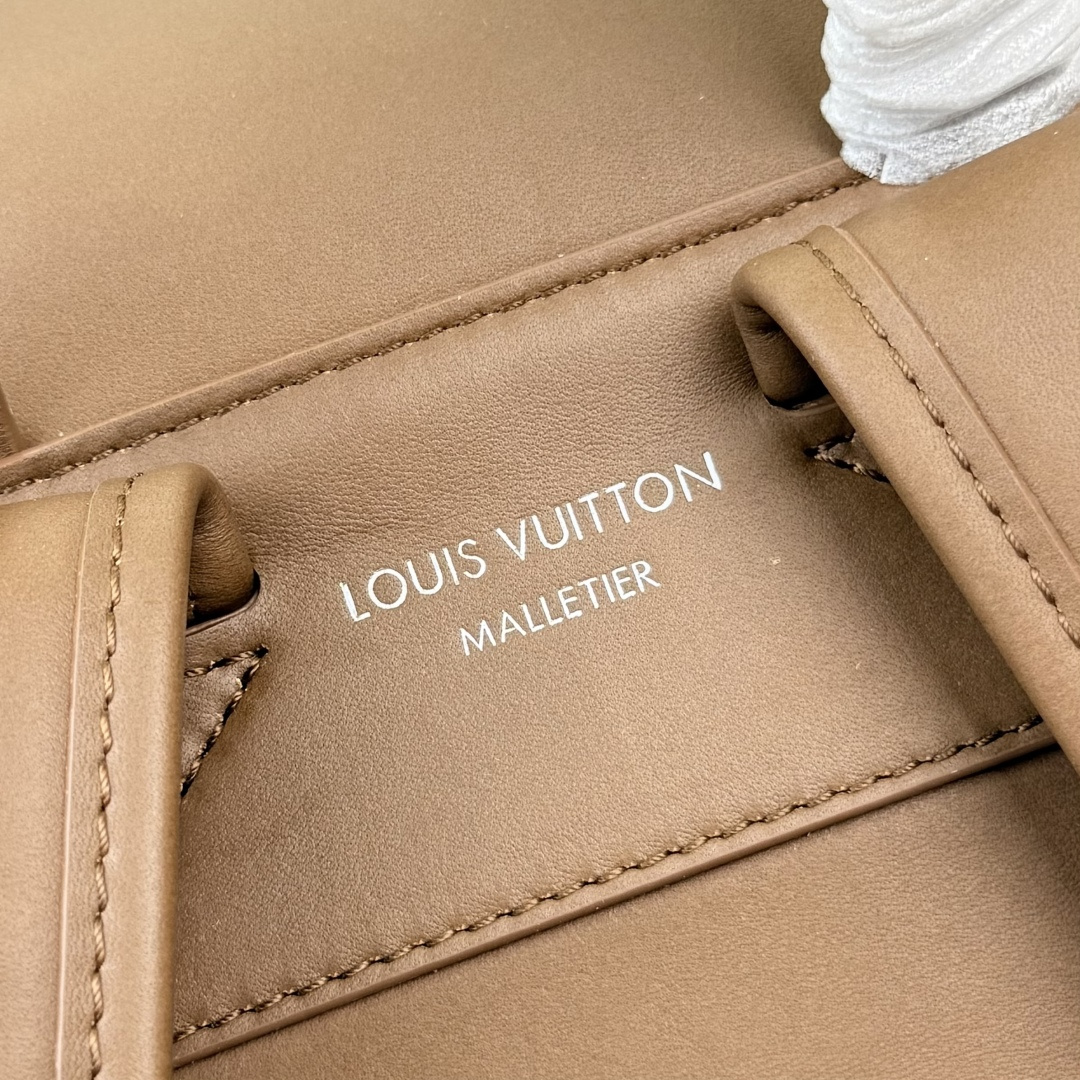 Louis Vuitton M28380 一比一Montsouris Cargo 雙肩包 棕色全皮男士後背包 14吋筆電收納款