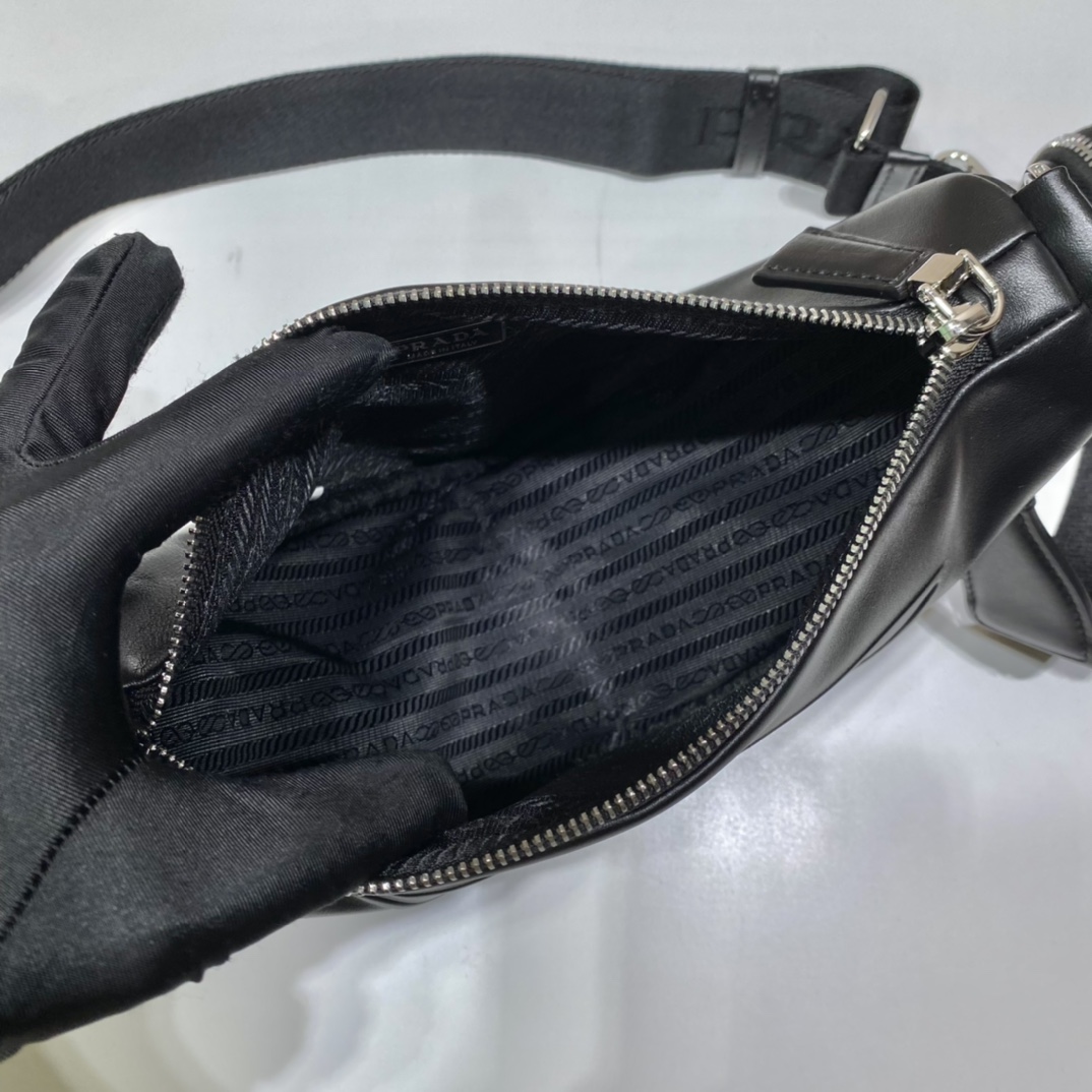 Prada 超A貨 三角斜背胸包 個性百搭款 街頭時尚1BH190
