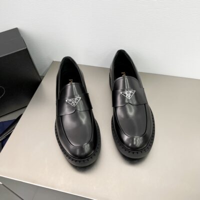 PRADA 原單 黑色厚底樂福鞋 新款百搭 質感佳 都會輕奢