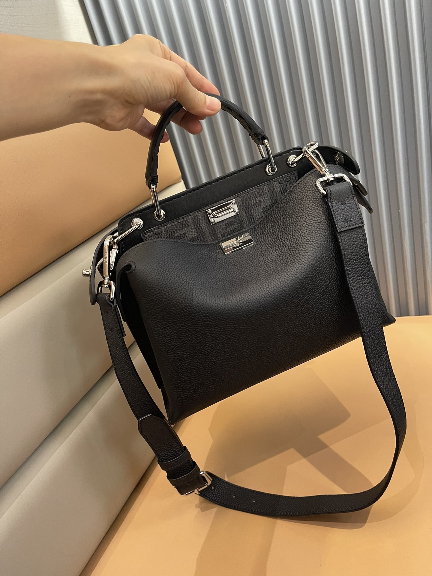 Fendi 精品仿製 Peekaboo 迷你手提包 新款優雅 都會輕奢