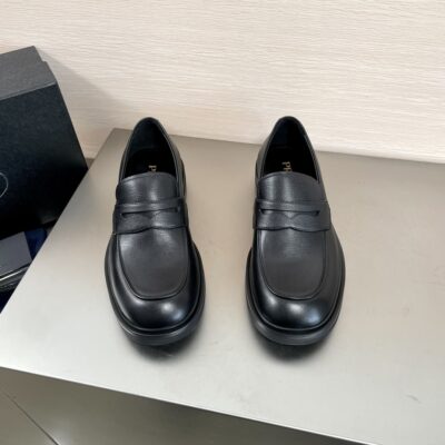 PRADA 精緻版 黑色壓紋樂福鞋 耐看百搭 質感佳 都會輕奢