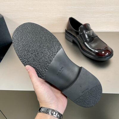 PRADA 精緻版 黑紅拼色樂福鞋 新款質感佳 百搭風 都會輕奢