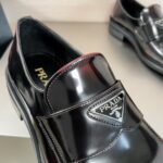 PRADA 精緻版 黑紅拼色樂福鞋 新款質感佳 百搭風 都會輕奢