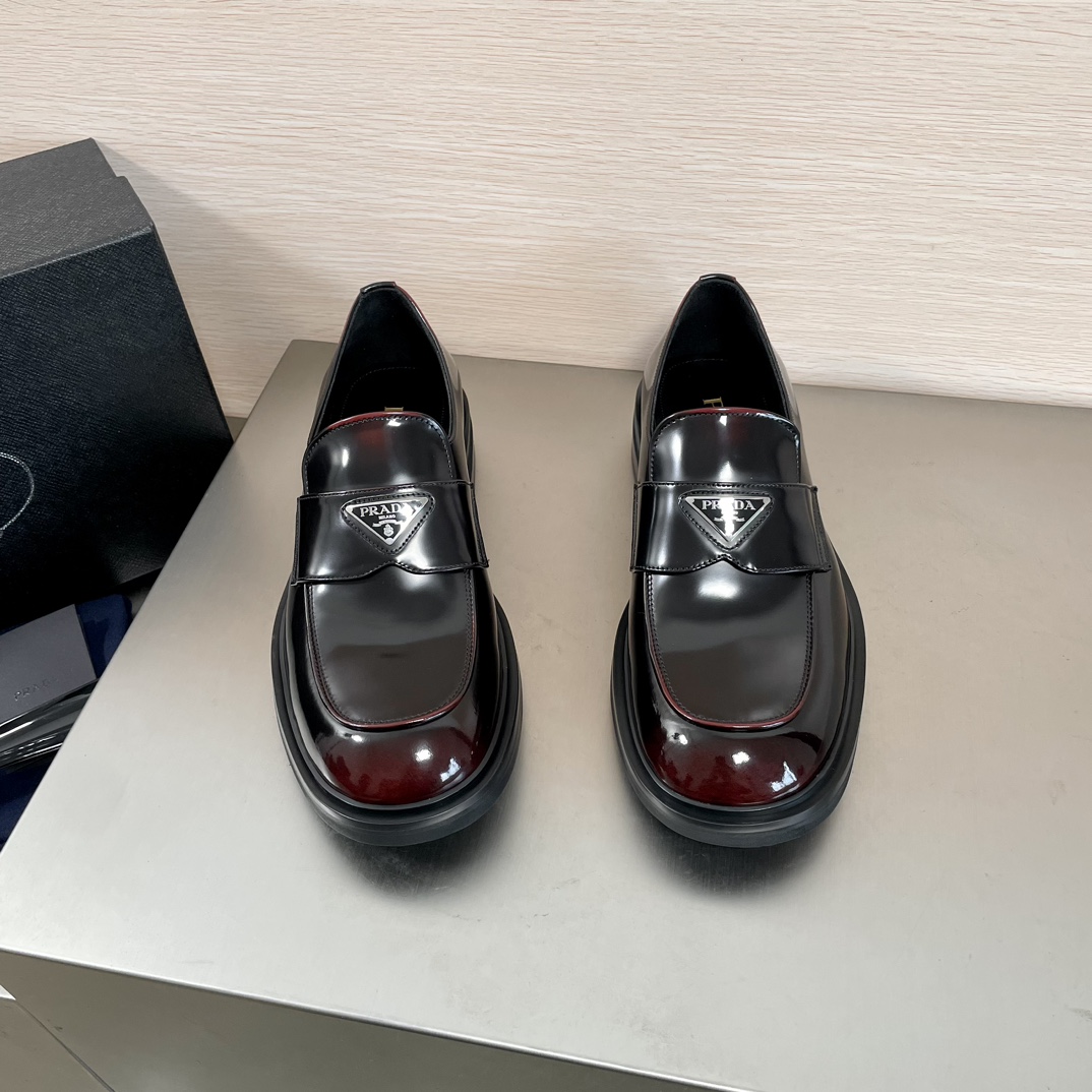 PRADA 精緻版 黑紅拼色樂福鞋 新款質感佳 百搭風 都會輕奢