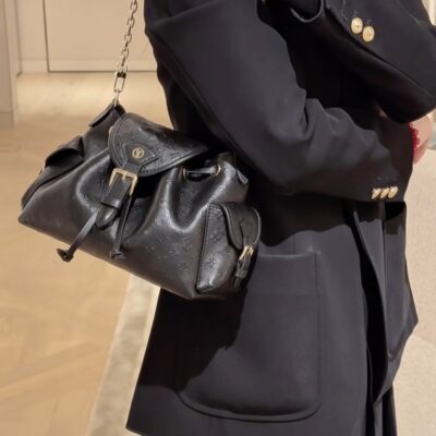 LOUIS VUITTON 精緻版 M25554 水桶斜背包 Monogram壓紋設計 黑色鏈條包款推薦