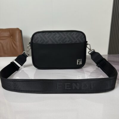 Fendi 一比一 FF 相機包 斜背包 人氣百搭 街頭時尚