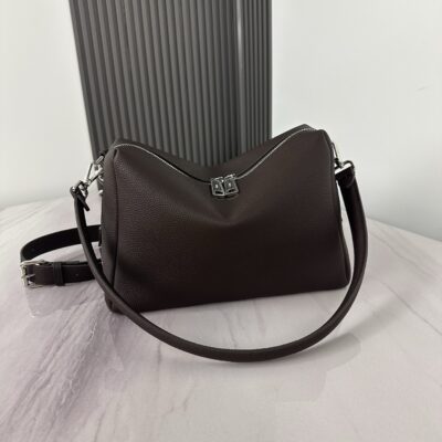 Fendi 精緻版 小巧拉鍊肩背包 百搭耐看 日系簡約