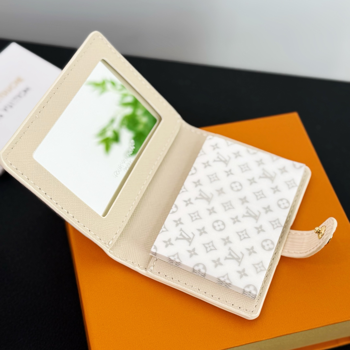 Louis Vuitton 精品仿製 Epi 米白對折短夾 簡約優雅 百搭耐看 都會輕奢