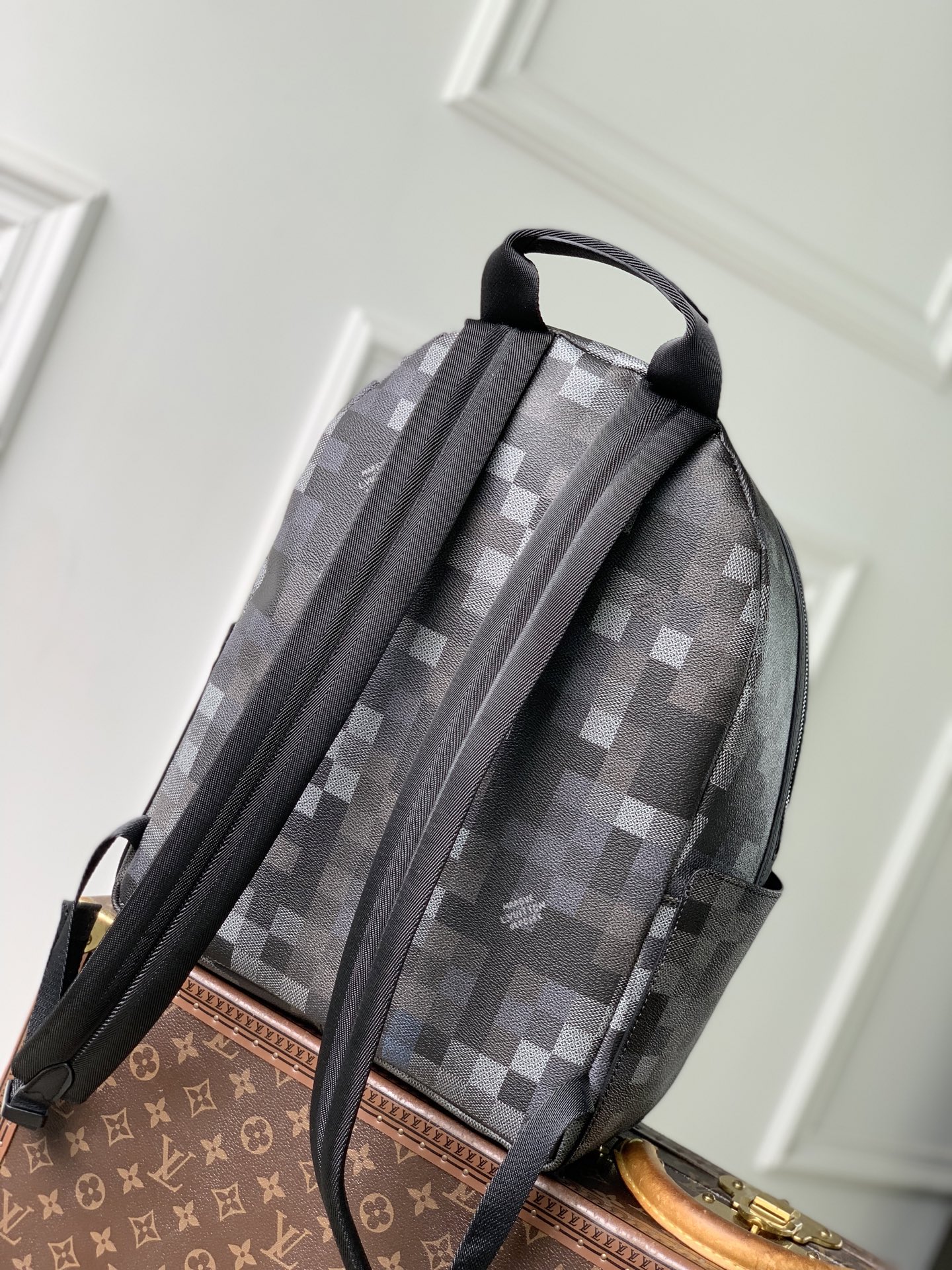 Louis Vuitton M28789 Discovery 小號雙肩包 黑格 Damoflage 帆布男士後背包 都會休閒款
