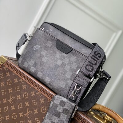 Louis Vuitton 頂級男士斜背包 Monogram 風格郵差包 小型隨身包 都會休閒款