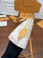 Louis Vuitton 精緻版 Papillon 半月肩背包 優雅百搭 法式奢華M2A457