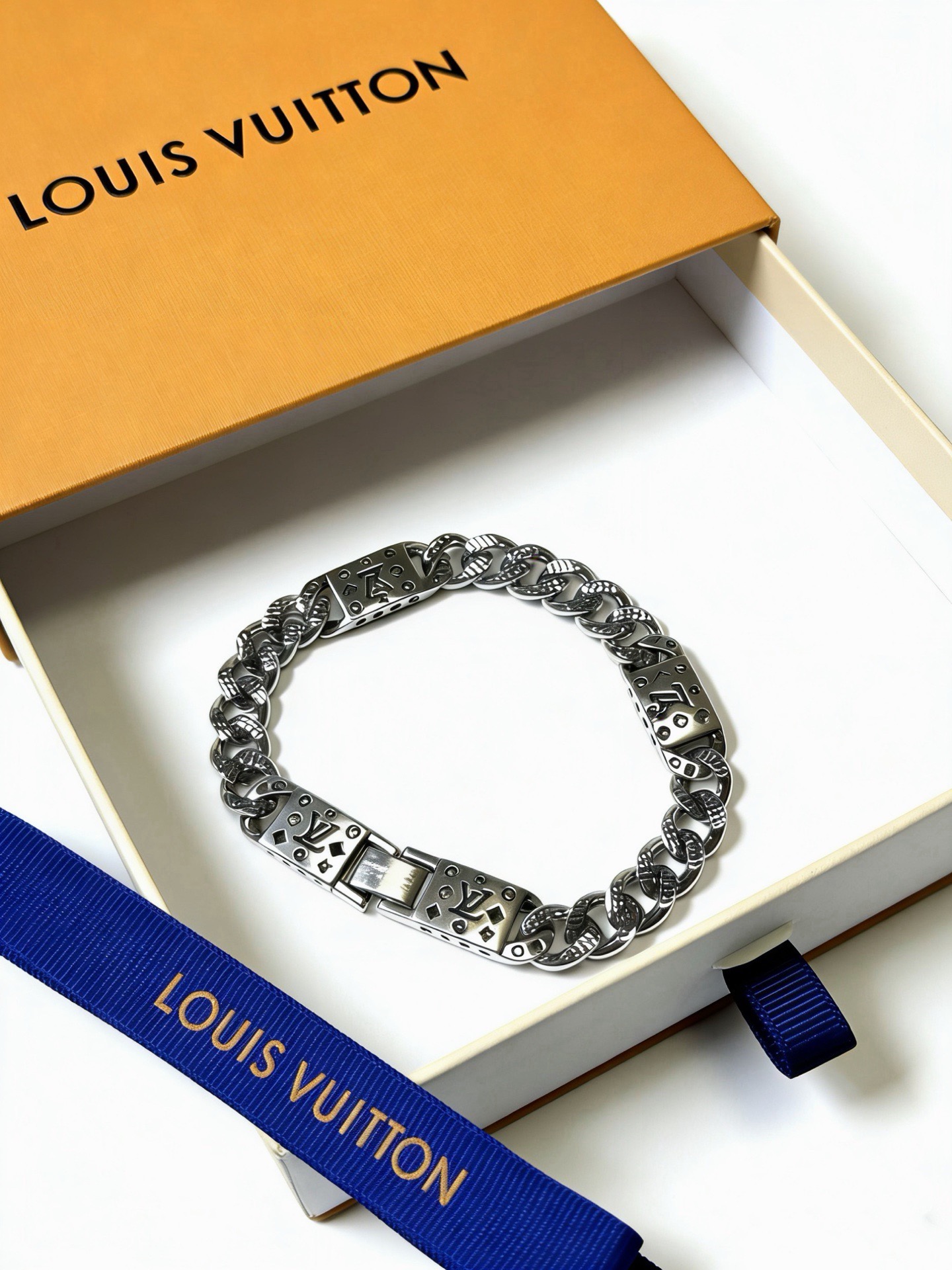 LV 精品仿製 粗鍊LOGO金屬手環鑰匙扣 質感佳 都會輕奢
