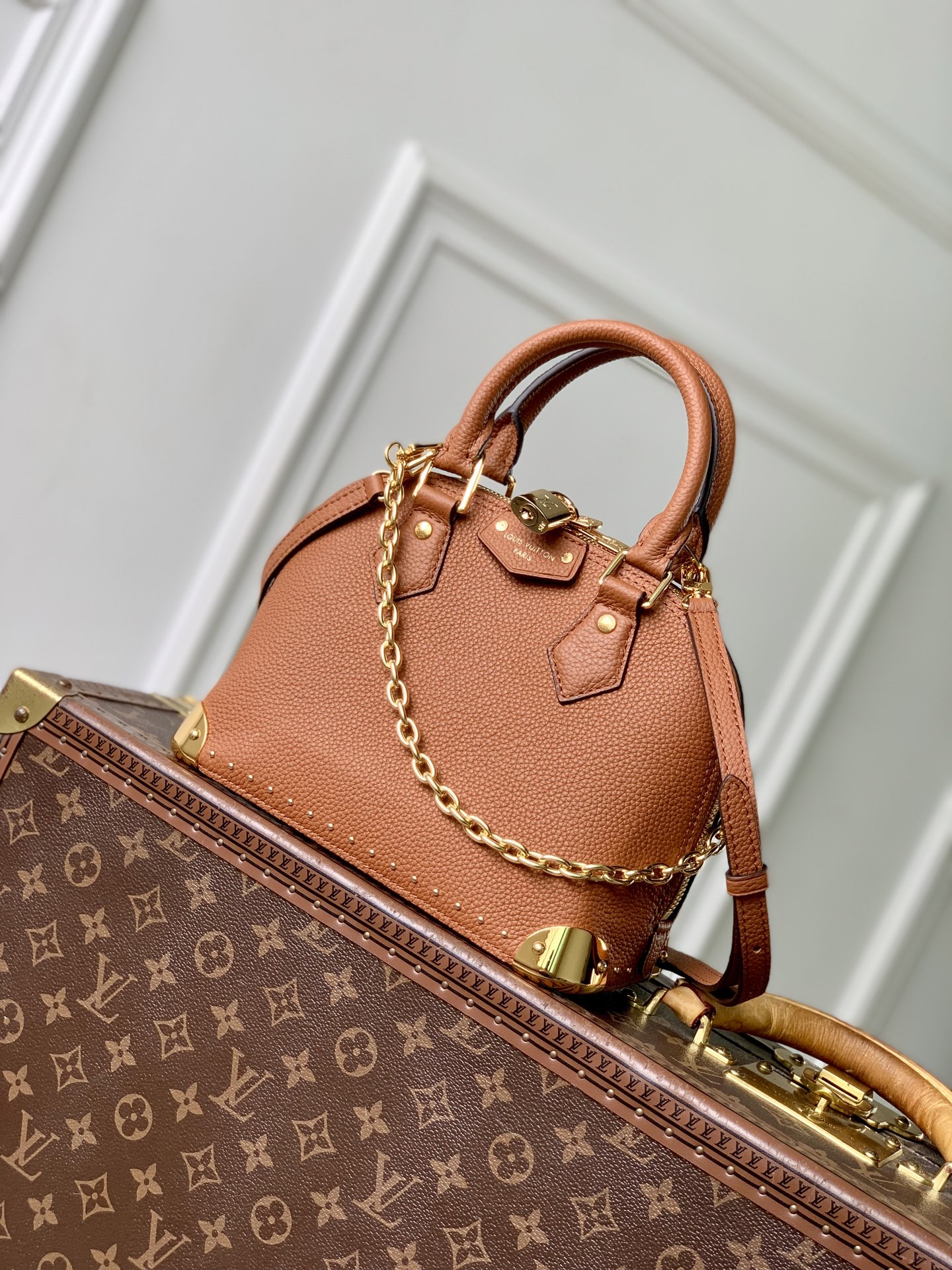 Louis Vuitton 精緻版 手提鏈條迷你包 經典壓紋設計 百搭款 法式奢華M29445
