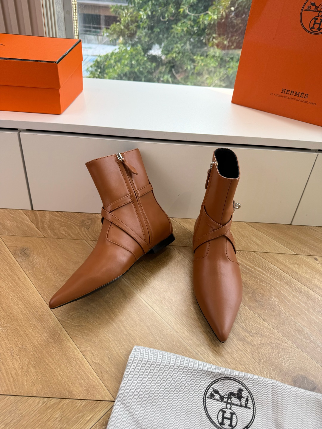 Hermès 原版 橘紅麂皮H字拖鞋 愛心鏤空設計 水鑽滾邊亮眼款