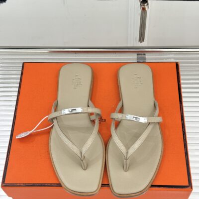 Hermès 頂級版本 涼鞋 人字拖 Kelly扣 細帶設計 奶茶色高級感