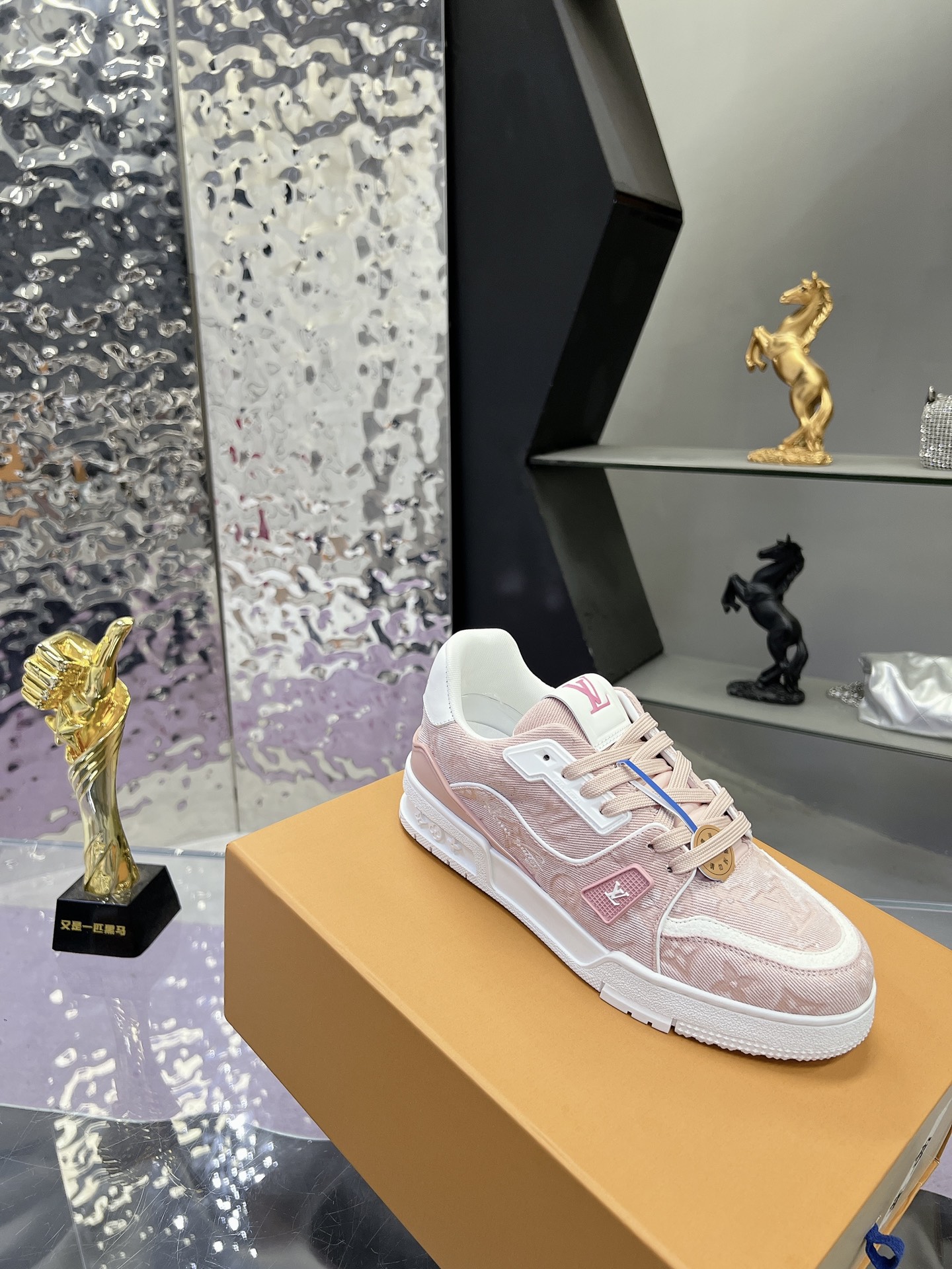 Louis Vuitton 精緻版低筒運動鞋 百搭新款 日系簡約