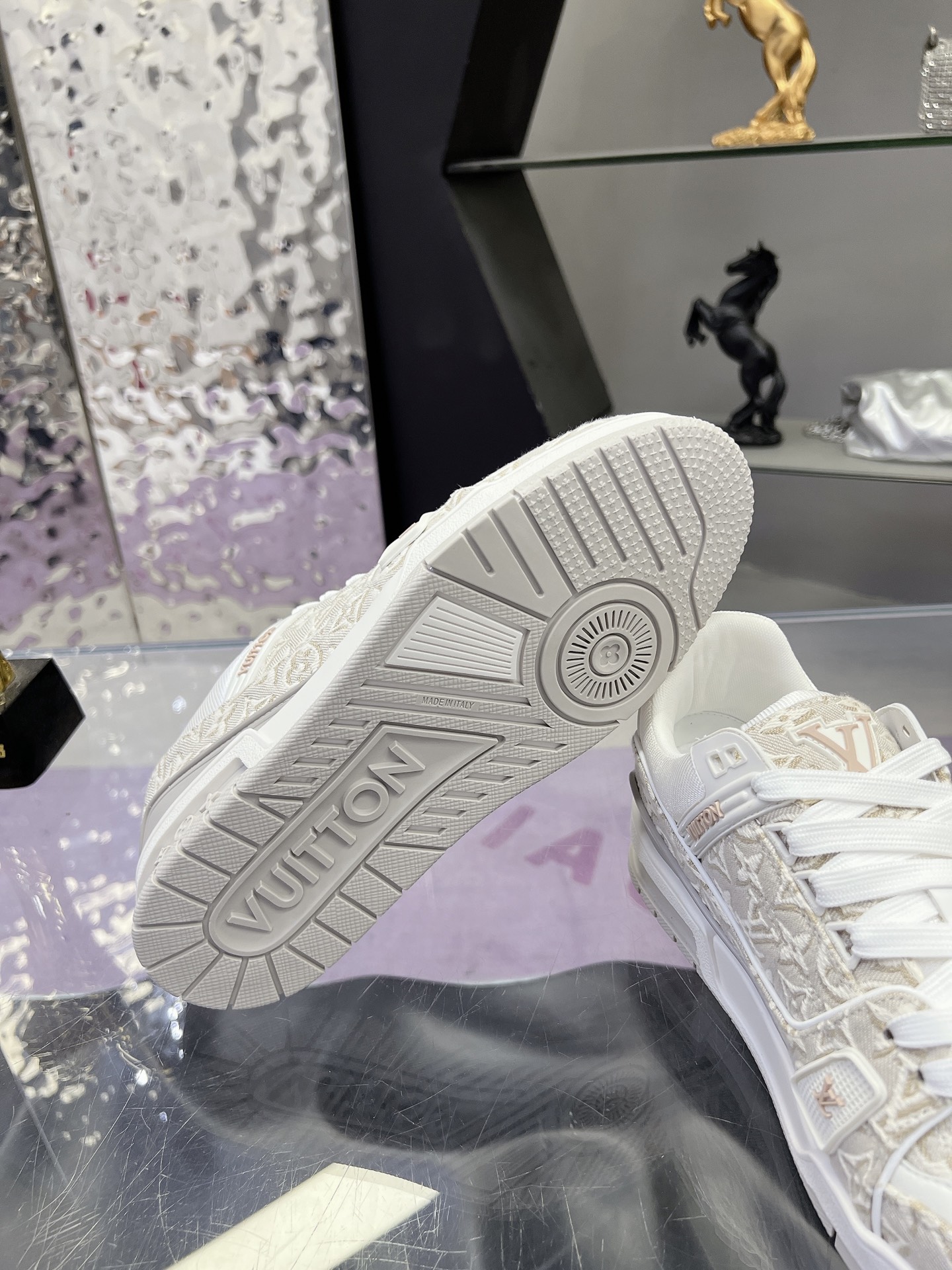 Louis Vuitton 精緻版低筒運動鞋 暢銷百搭 都會輕奢
