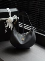 香奈兒高仿黑色半月肩背包｜2026新品 真皮肩背包｜女士精品日常包