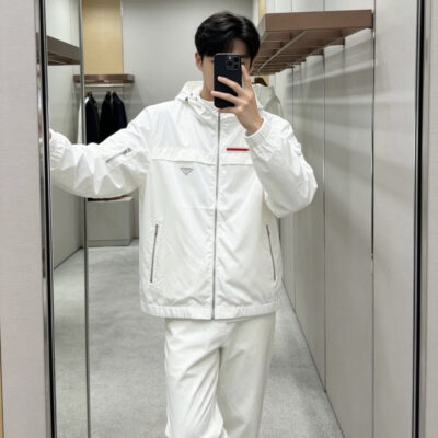 普拉達 原單 白色連帽尼龍機能風衣外套 新款日系簡約