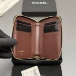 CHANEL 高仿經典菱格拉鍊短夾 2026 黑色粒面牛皮短夾 精品皮夾推薦