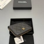 CHANEL 高仿經典菱格拉鍊短夾 2026 黑色粒面牛皮短夾 精品皮夾推薦