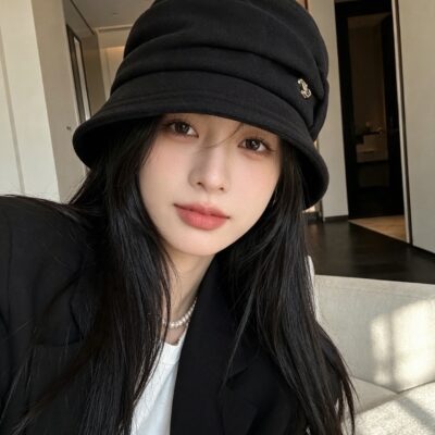 CHANEL 頂級黑色雙C羊毛漁夫帽 2026 秋冬百搭帽款 法式優雅穿搭推薦