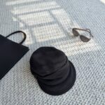 CHANEL 頂級黑色雙C羊毛漁夫帽 2026 秋冬百搭帽款 法式優雅穿搭推薦