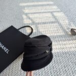 CHANEL 頂級黑色雙C羊毛漁夫帽 2026 秋冬百搭帽款 法式優雅穿搭推薦