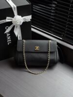 香奈兒一比一黑色鍊帶肩背包｜2026新品 真皮翻蓋包｜女士精品日常包