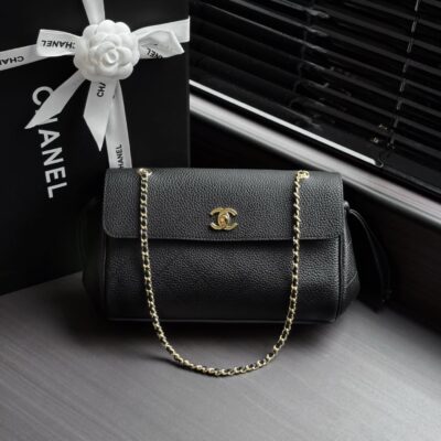 香奈兒一比一黑色鍊帶肩背包｜2026新品 真皮翻蓋包｜女士精品日常包